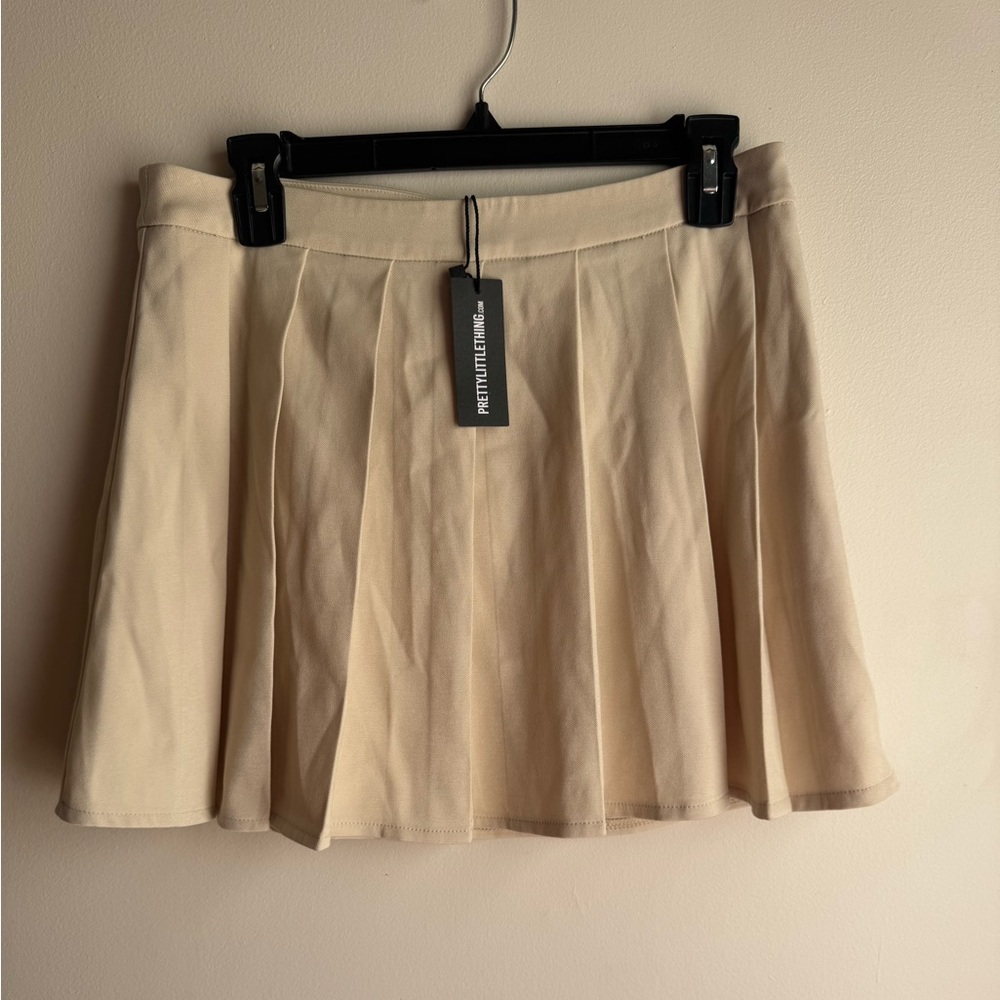 PrettyLittleThing Cream Pleated Mini Skirt Size 8 NWT